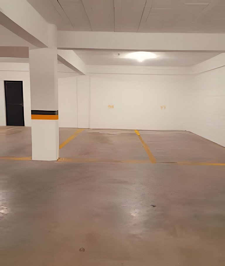 Apto NOVO, completo e ótimo local.