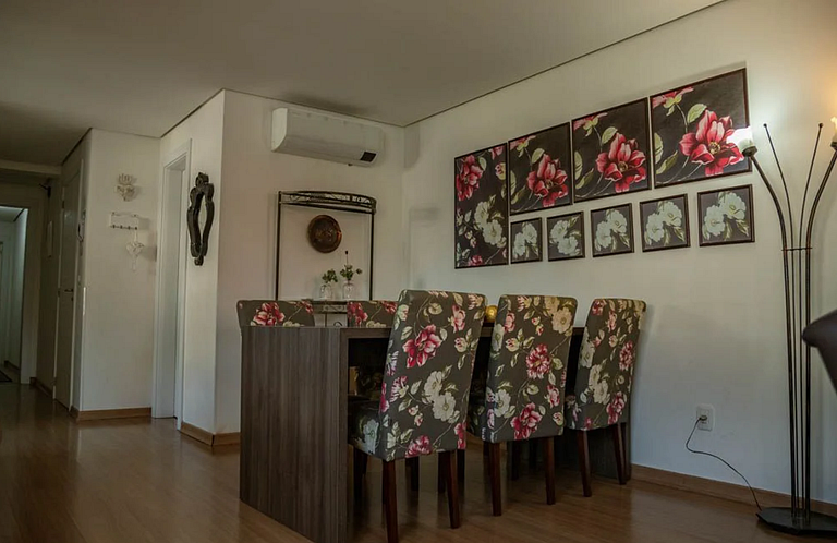 Luxo e Conforto no Centro com 2 suítes e 2 vagas!