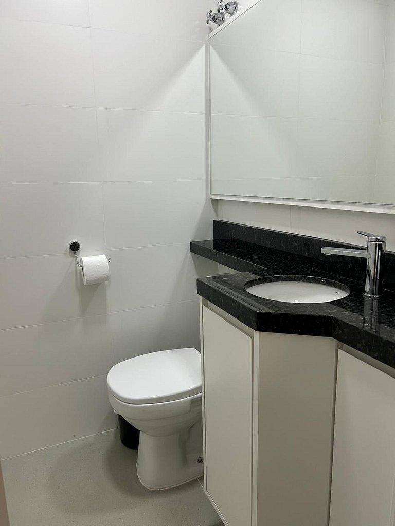 Apto NOVO, completo e ótimo local.