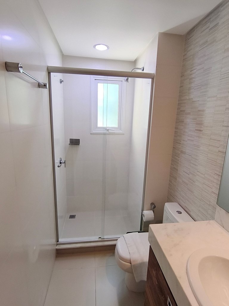 Alto Padrão 3 suítes com ar condicionado e TV.