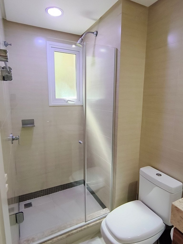 Alto Padrão 3 suítes com ar condicionado e TV.