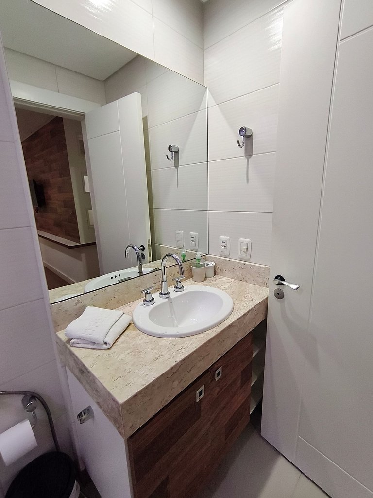 Alto Padrão 3 suítes com ar condicionado e TV.