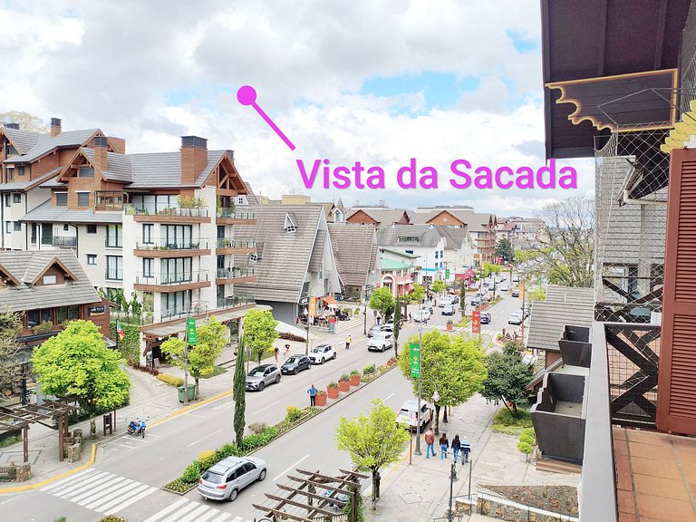 Linda cobertura com sacada no centro de Gramado.