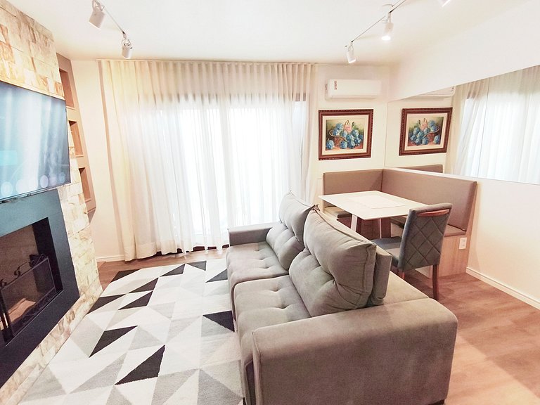 No Coração de Gramado! Faça tudo a pé. Reformado.