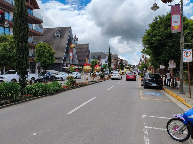 No Coração de Gramado! Faça tudo a pé. Reformado.