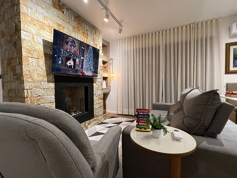 No Coração de Gramado! Faça tudo a pé. Reformado.