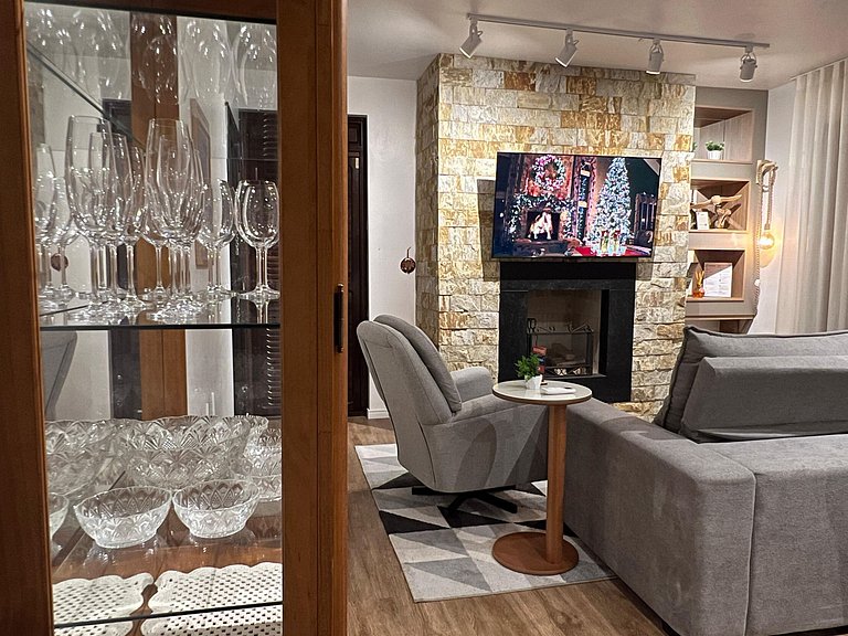 No Coração de Gramado! Faça tudo a pé. Reformado.