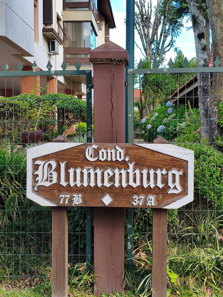 Apartamento reformado e mobiliado no centro