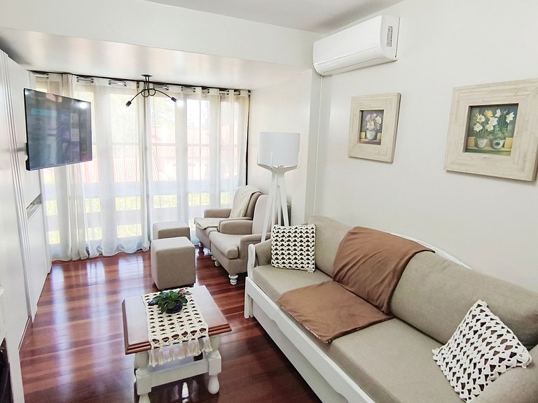 Apartamento reformado e mobiliado no centro