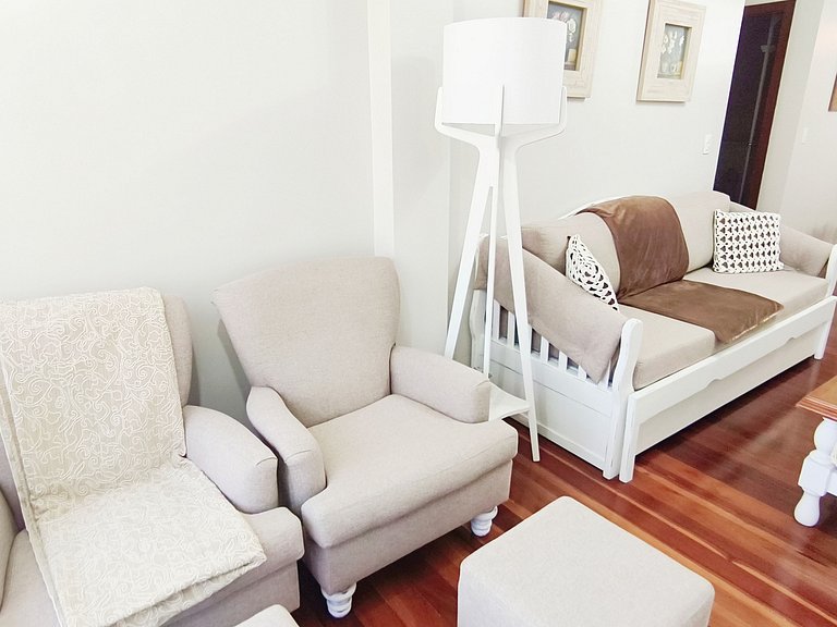 Apartamento reformado e mobiliado no centro