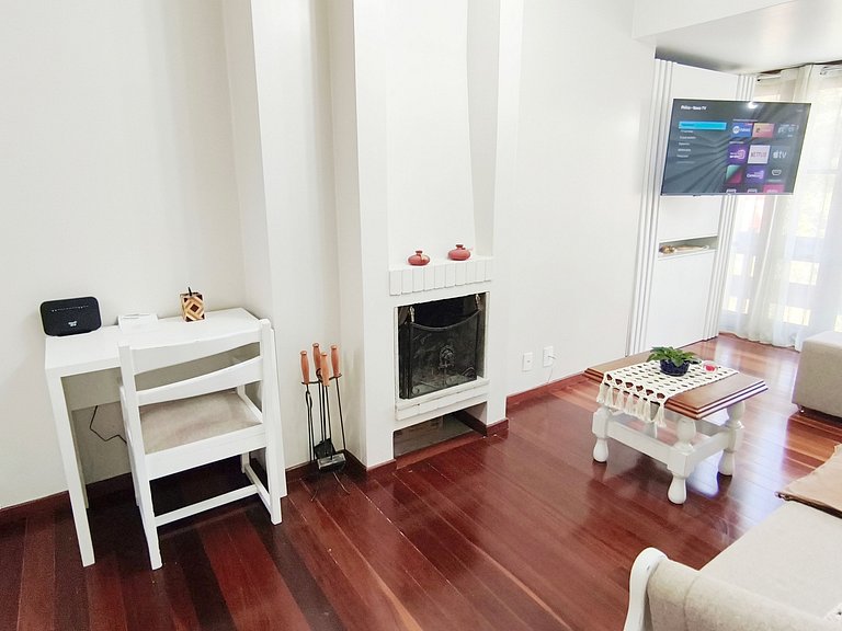 Apartamento reformado e mobiliado no centro