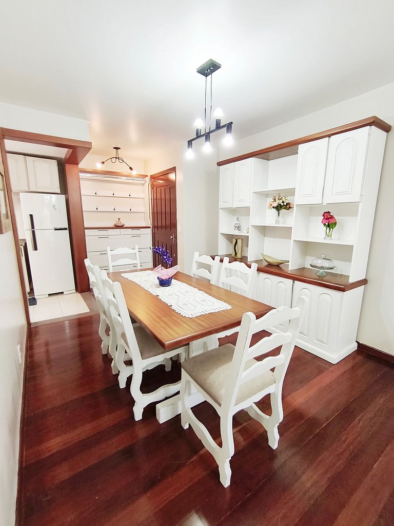 Apartamento reformado e mobiliado no centro