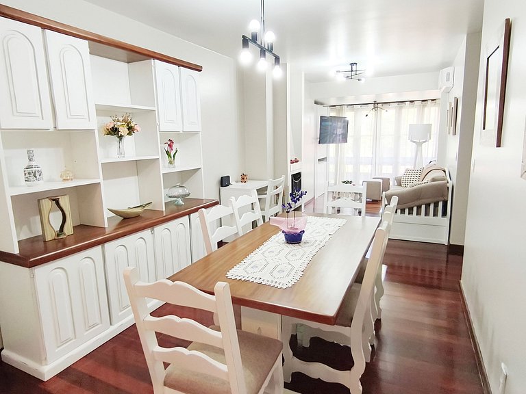 Apartamento reformado e mobiliado no centro