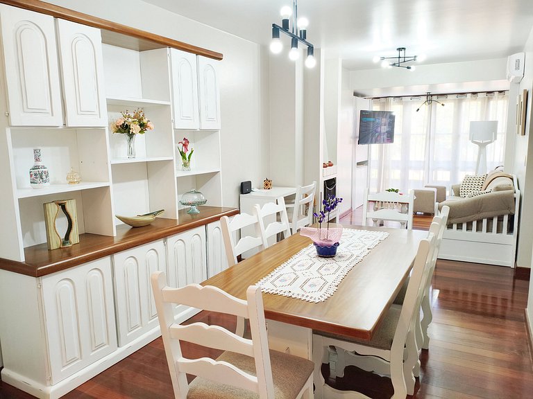 Apartamento reformado e mobiliado no centro