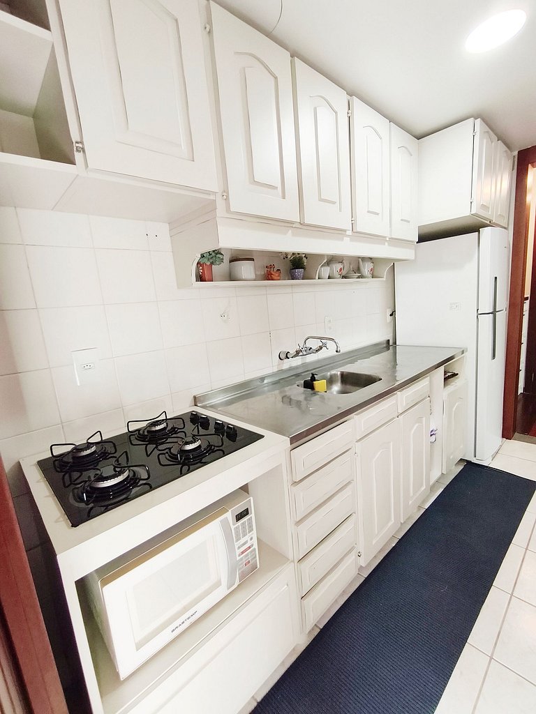 Apartamento reformado e mobiliado no centro