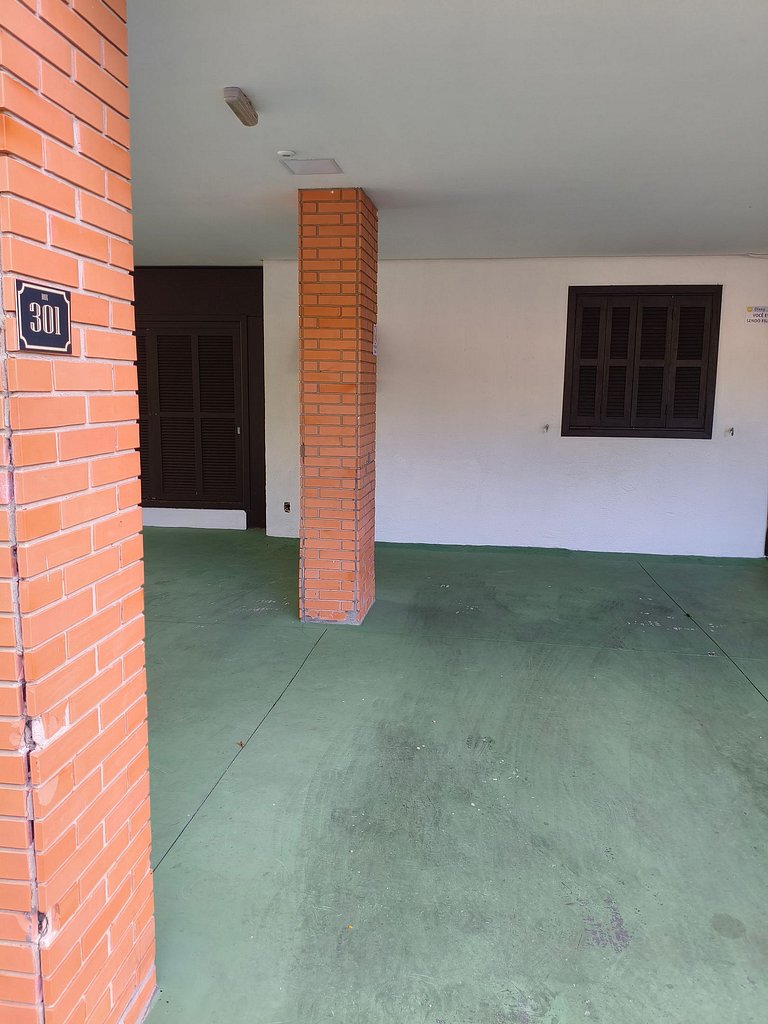Apartamento reformado e mobiliado no centro