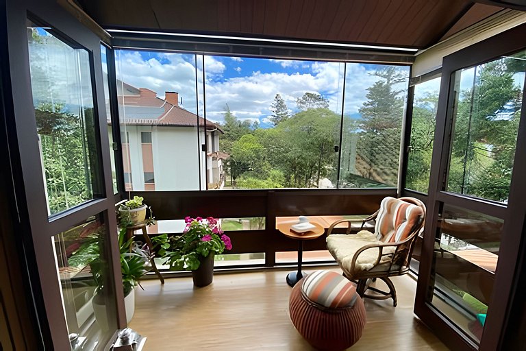 Duplex com ar Q/F, Piscina Aquec. Faça tudo a pé!