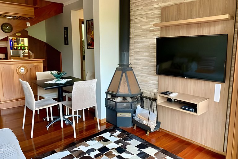 Duplex com ar Q/F, Piscina Aquec. Faça tudo a pé!