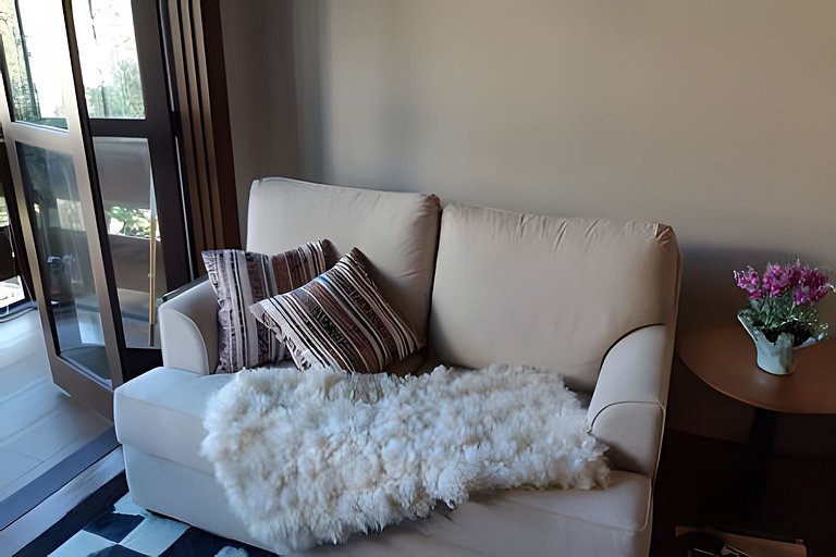 Duplex com ar Q/F, Piscina Aquec. Faça tudo a pé!