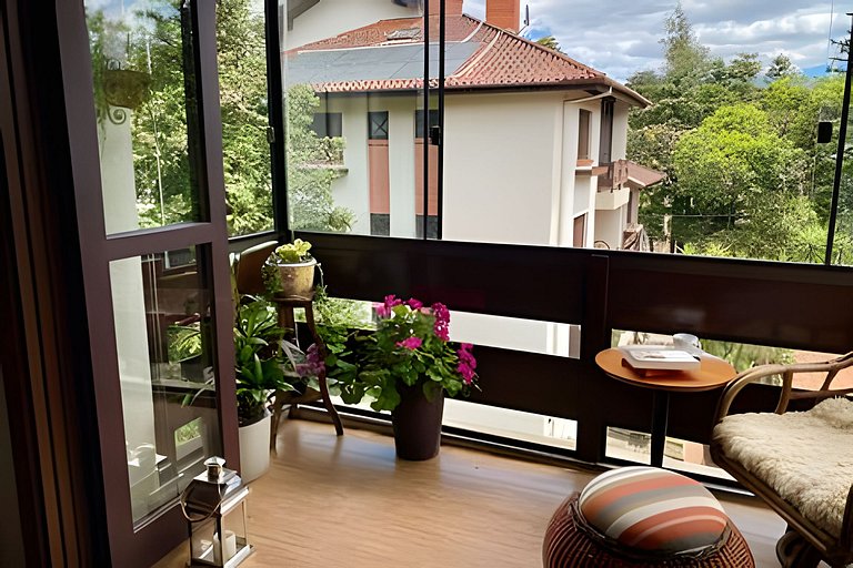 Duplex com ar Q/F, Piscina Aquec. Faça tudo a pé!