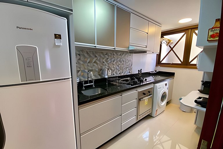 Duplex com ar Q/F, Piscina Aquec. Faça tudo a pé!