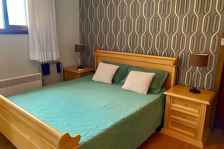 Duplex com ar Q/F, Piscina Aquec. Faça tudo a pé!