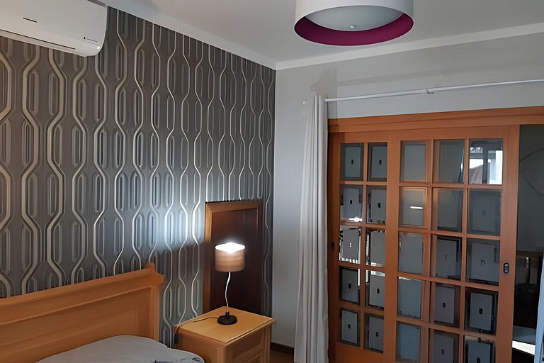 Duplex com ar Q/F, Piscina Aquec. Faça tudo a pé!