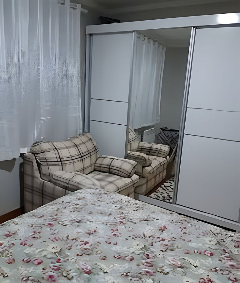 Duplex com ar Q/F. prox. ao lago. Faça tudo a pé!