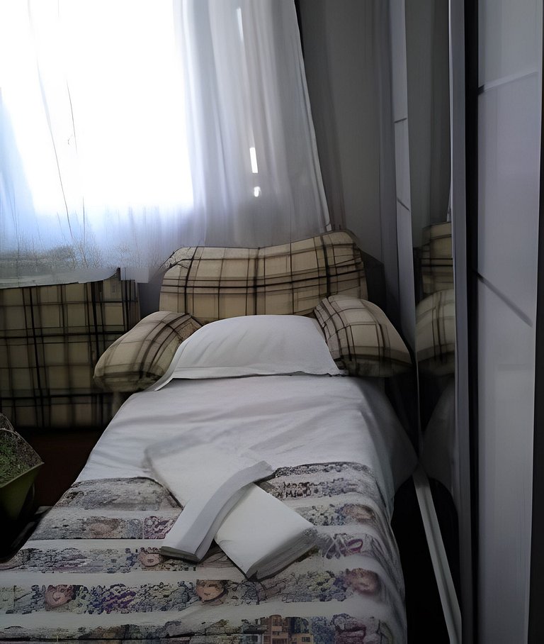 Duplex com ar Q/F. prox. ao lago. Faça tudo a pé!