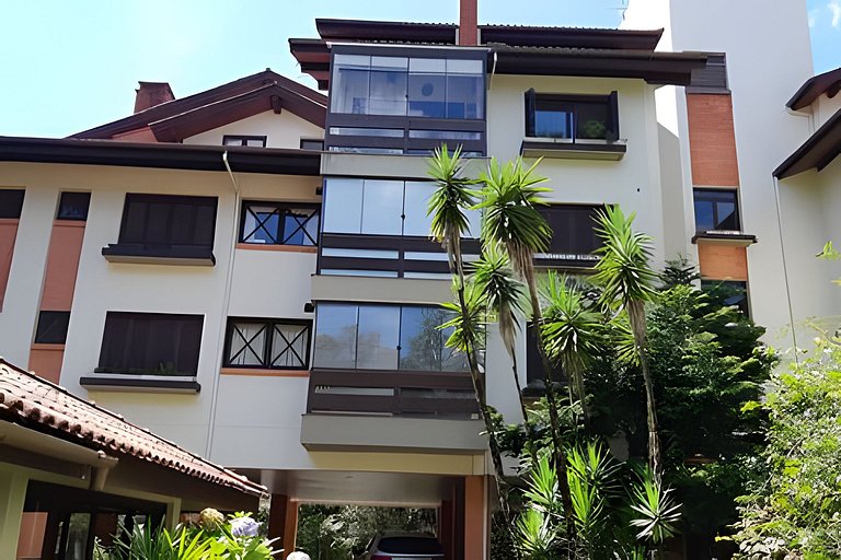 Duplex com ar Q/F, Piscina Aquec. Faça tudo a pé!