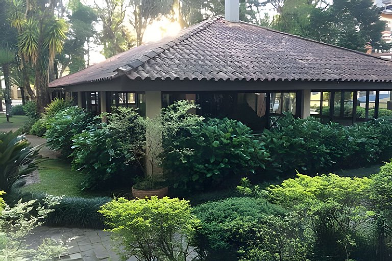 Duplex com ar Q/F, Piscina Aquec. Faça tudo a pé!