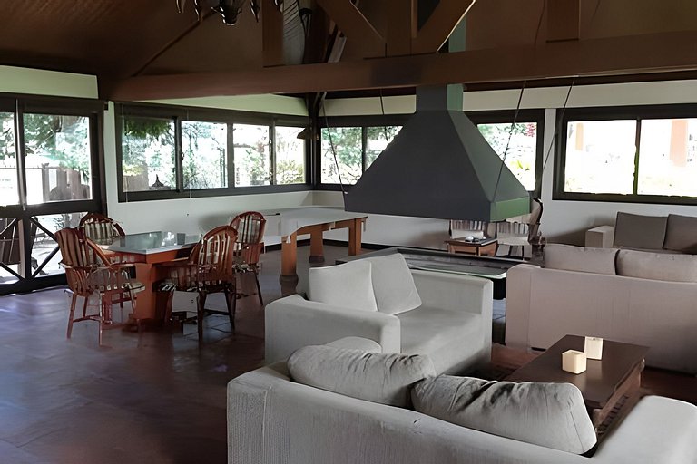 Duplex com ar Q/F, Piscina Aquec. Faça tudo a pé!