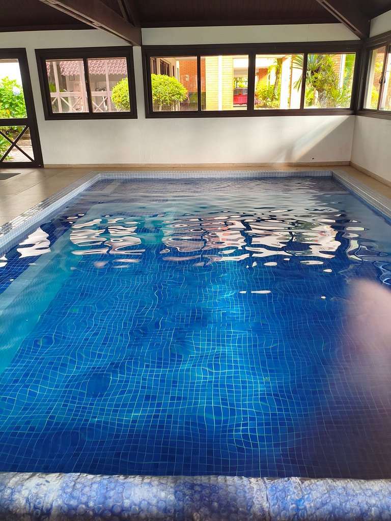 Duplex com ar Q/F. prox. ao lago. Faça tudo a pé!
