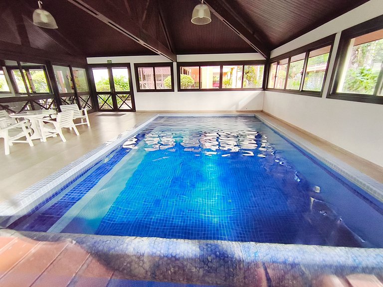 Duplex com ar Q/F, Piscina Aquec. Faça tudo a pé!