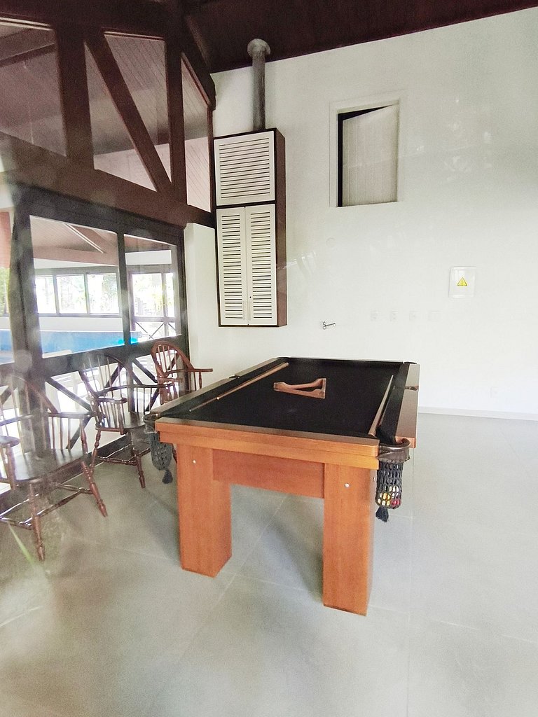 Duplex com ar Q/F. prox. ao lago. Faça tudo a pé!